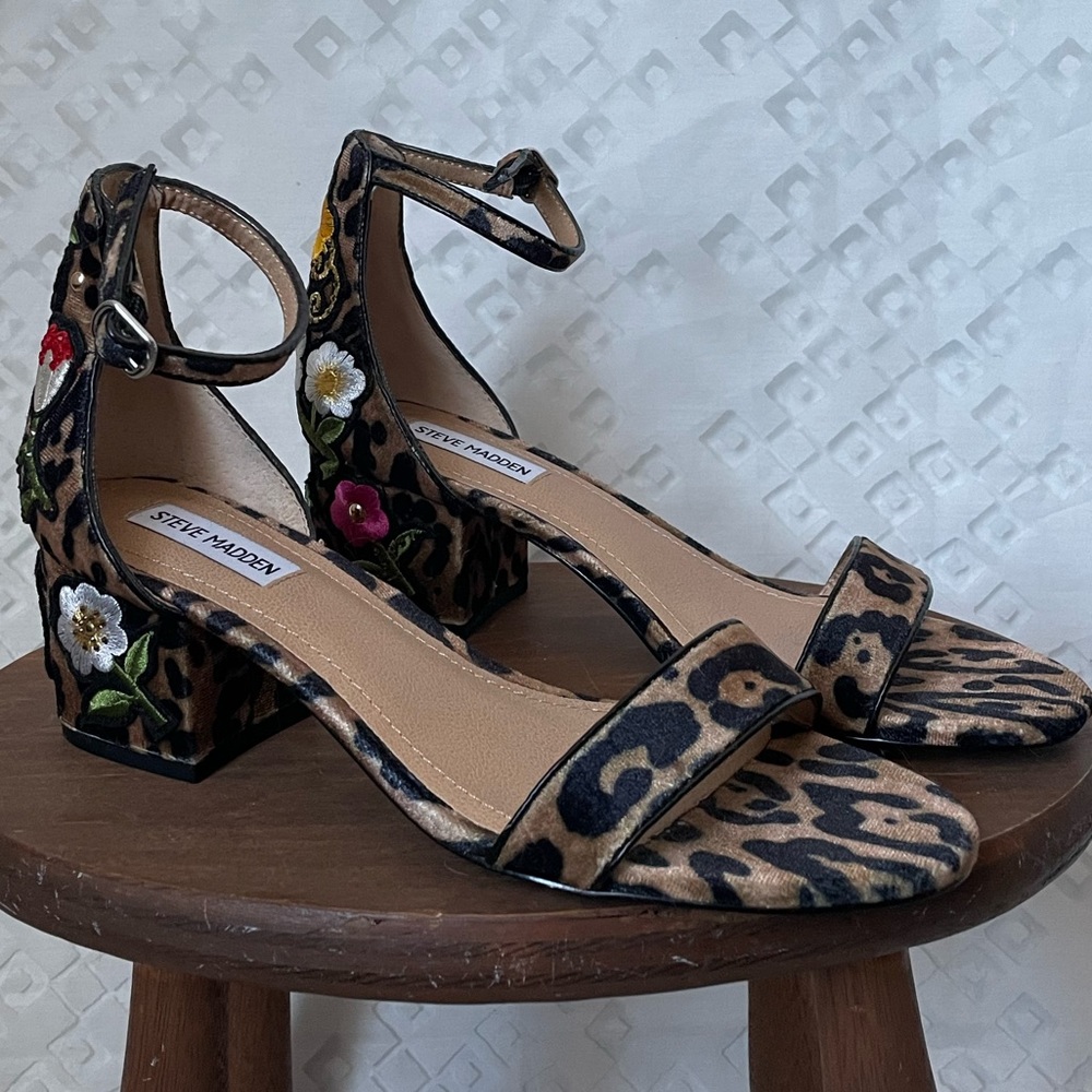 • Steve Madden • cheetah floral print heels